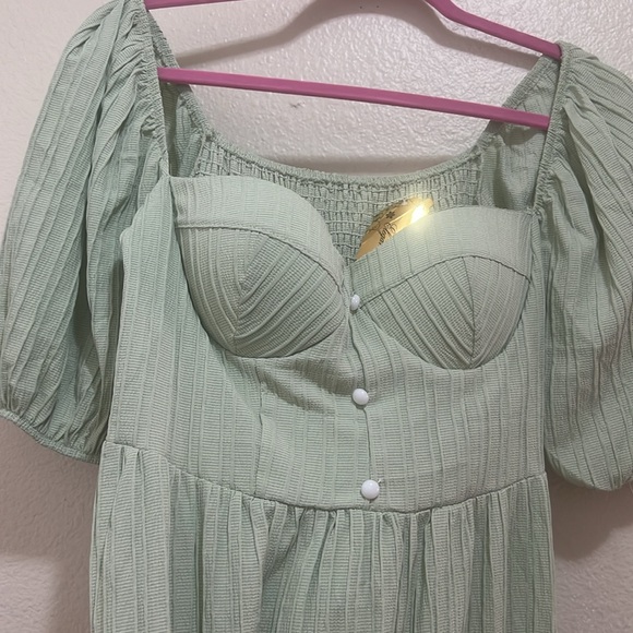 Light green boho dress in size large - Picture 3 of 9